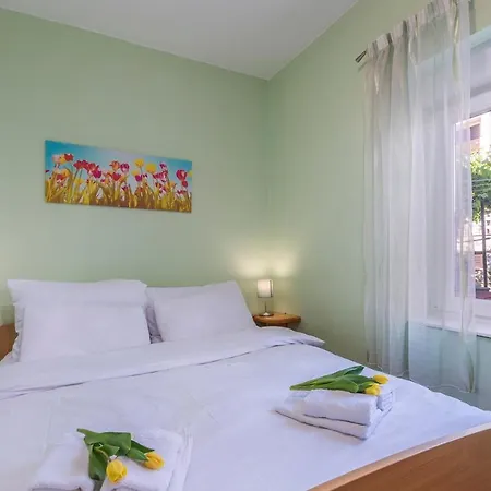 Apartments Loredana Porec Exterior photo